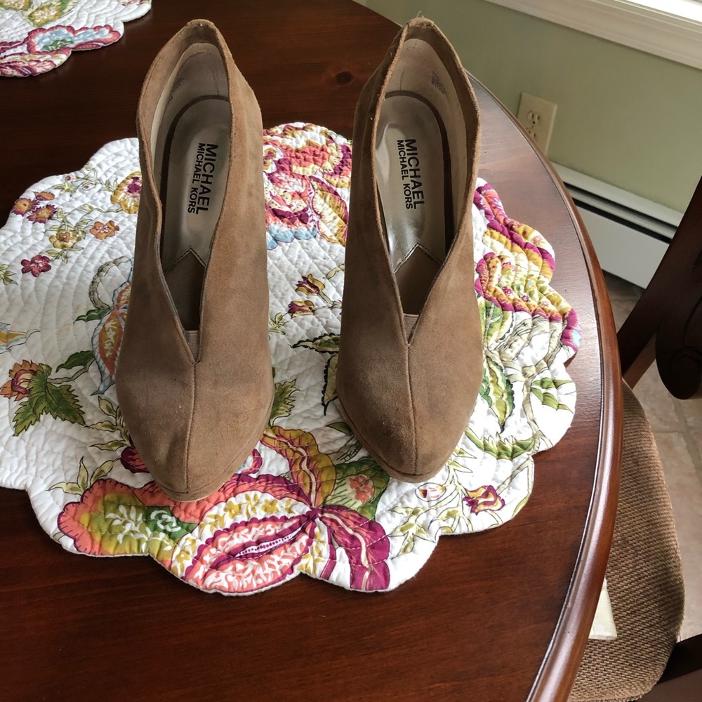 Shoes - Picture 2 of 3